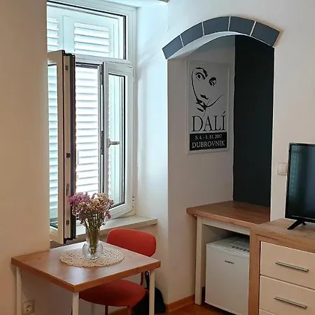 Art Gallery Homestay *
