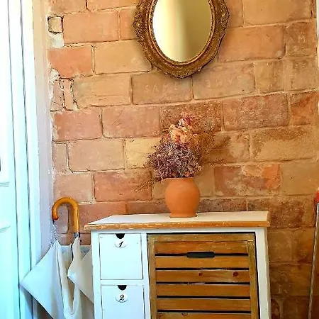 Homestay Art Gallery Rab Town