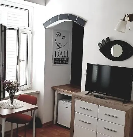 Art Gallery Homestay Rab Town