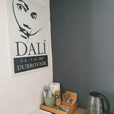 Art Gallery Homestay *