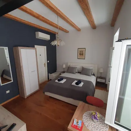 Art Gallery Homestay