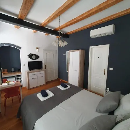 Art Gallery Homestay