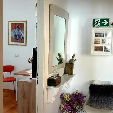 Homestay Art Gallery Rab Town